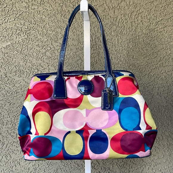 Coach Handbags - B145 EUC 2010 coach signature scarf print kisslock satchel